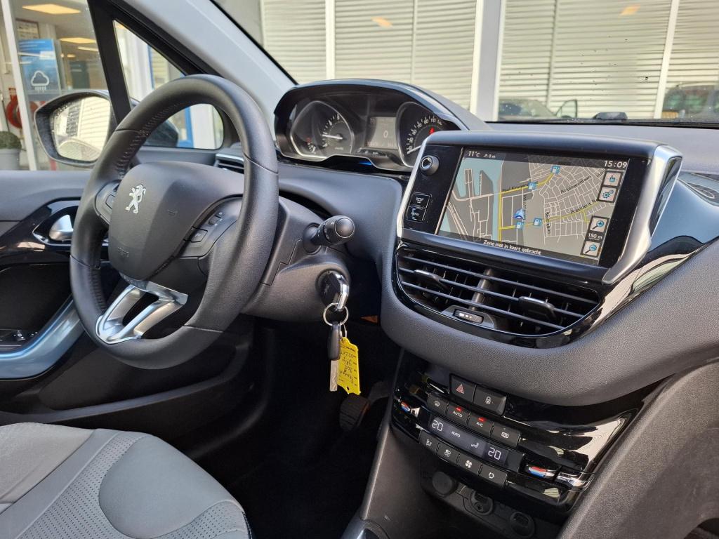 Peugeot 208 1.4 vti 95 griffe 5-drs navi/leer/clima