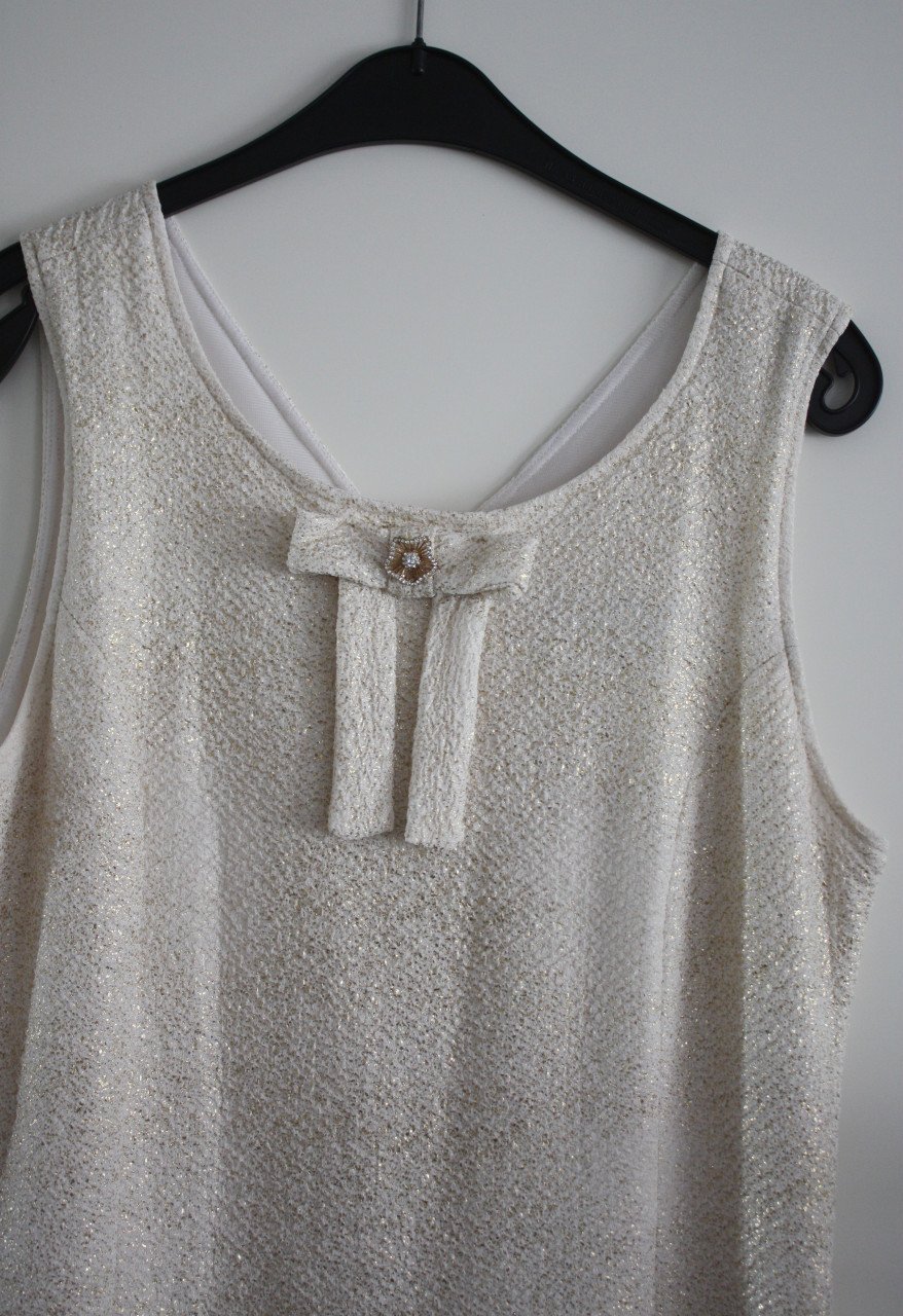 Jurkje beige met goud en strik maat 42