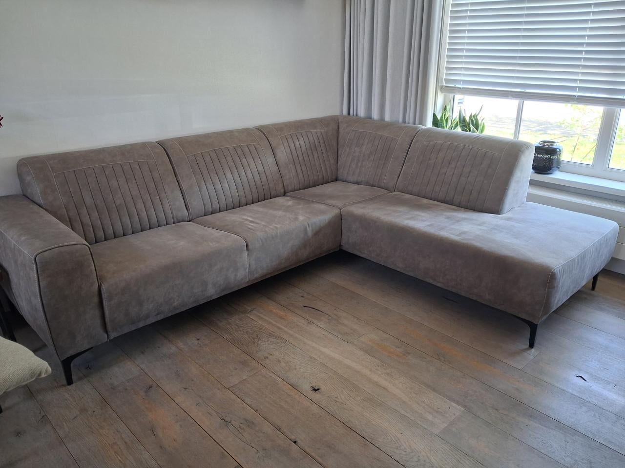 Ruime Hoekbank in Microleder