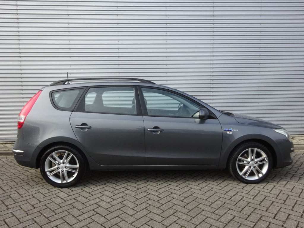 Hyundai I 30 cw 1.6i blue dynamic leder / climate control / lm velgen