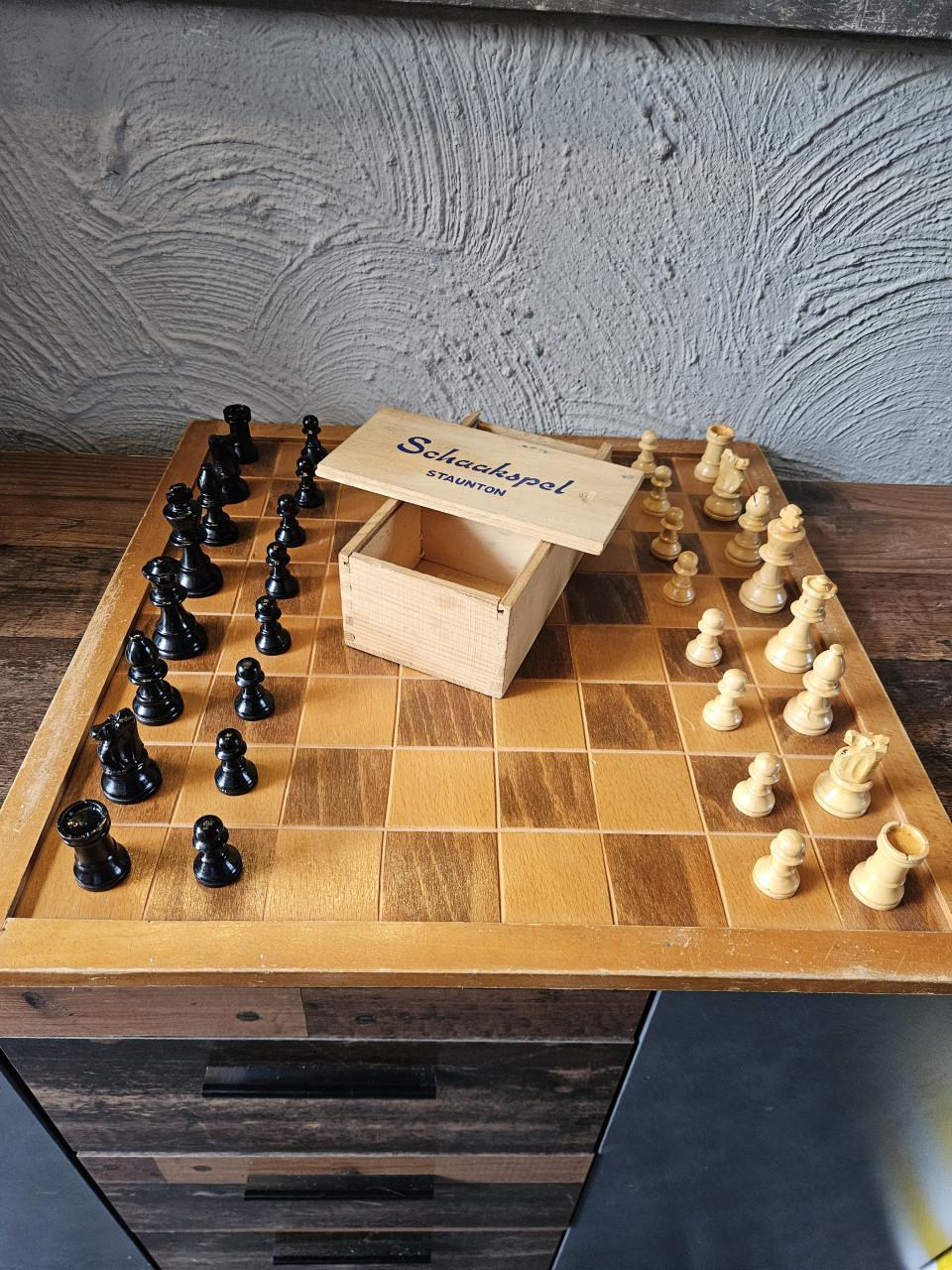 Vintage Schaakspel Staunton met houten bord en doosje