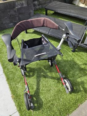 Zgan Topro Troja 5G rollator in de kleur rood zeer nette staat, nieuw model