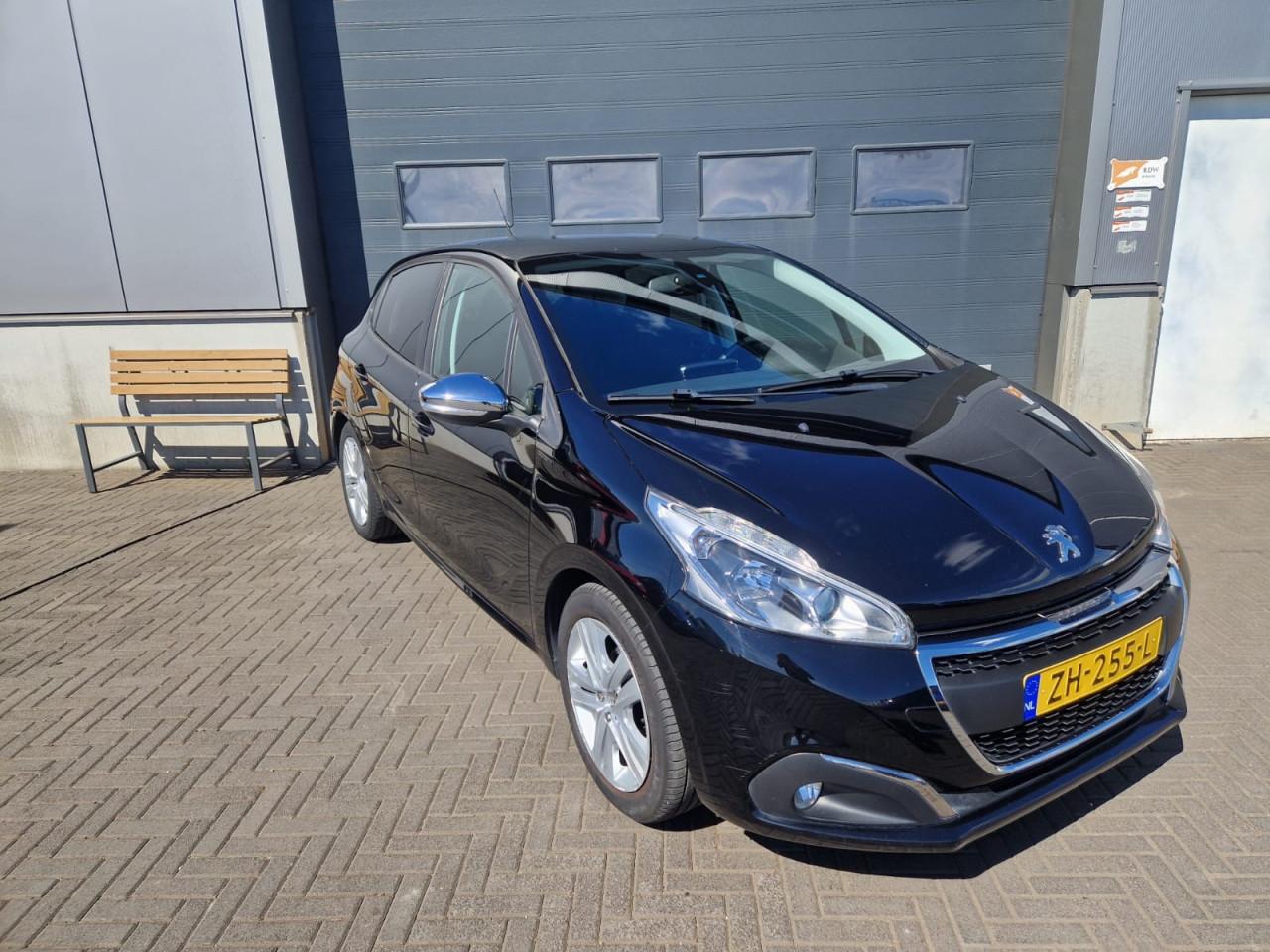 TE KOOP PEUGEOT 208 1.2 PURE TECH SIGNATURE EURO 6 EERSTE EIGENAAR