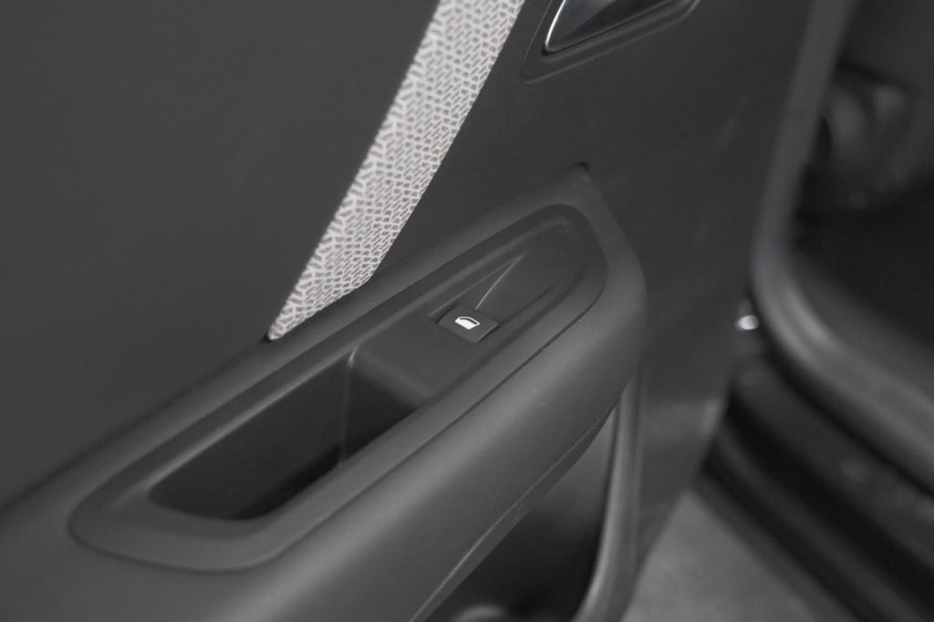 Citroen C4 puretech 130 eat8 shine | camera | head-up display | parkeersens