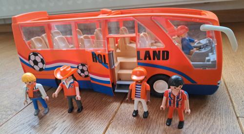 PLAYMOBIL HOLLAND VOETBALBUS ORANJE - 5025