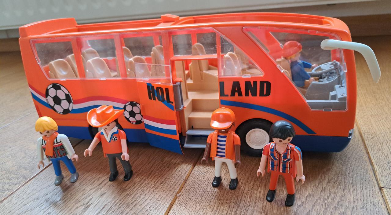 PLAYMOBIL HOLLAND VOETBALBUS ORANJE - 5025