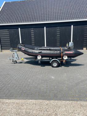 Hele nette set!! Bombard C3, Honda 8 PK en Pega trailer