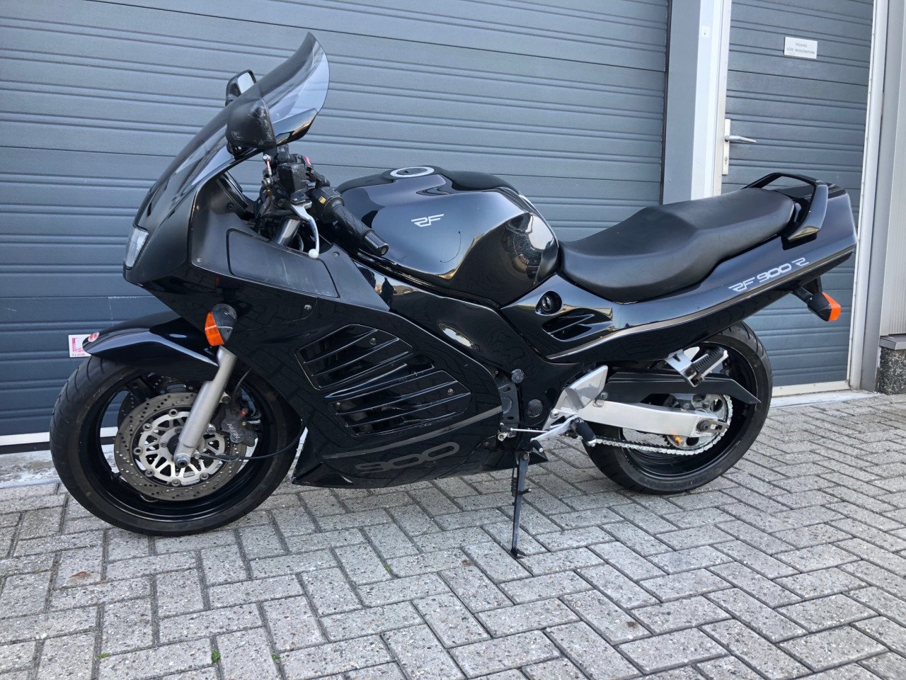 INRUILKOOPJE! Suzuki RF900R ,goede staat, Bos-demper, rijklaar €895,-
