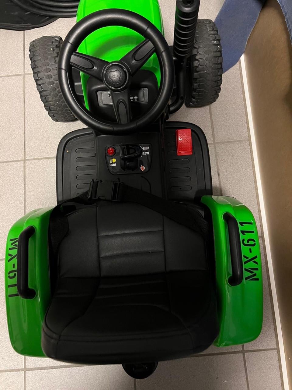 Kinder accu tractor 12 volt met aanhanger en RC groen