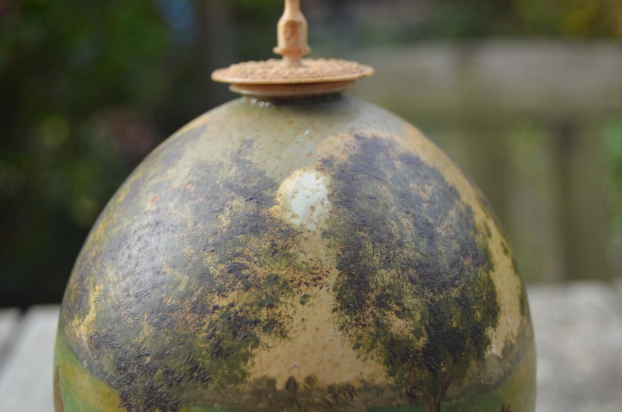 Antiek primitief beschilderd struisvogelei: jachtscene