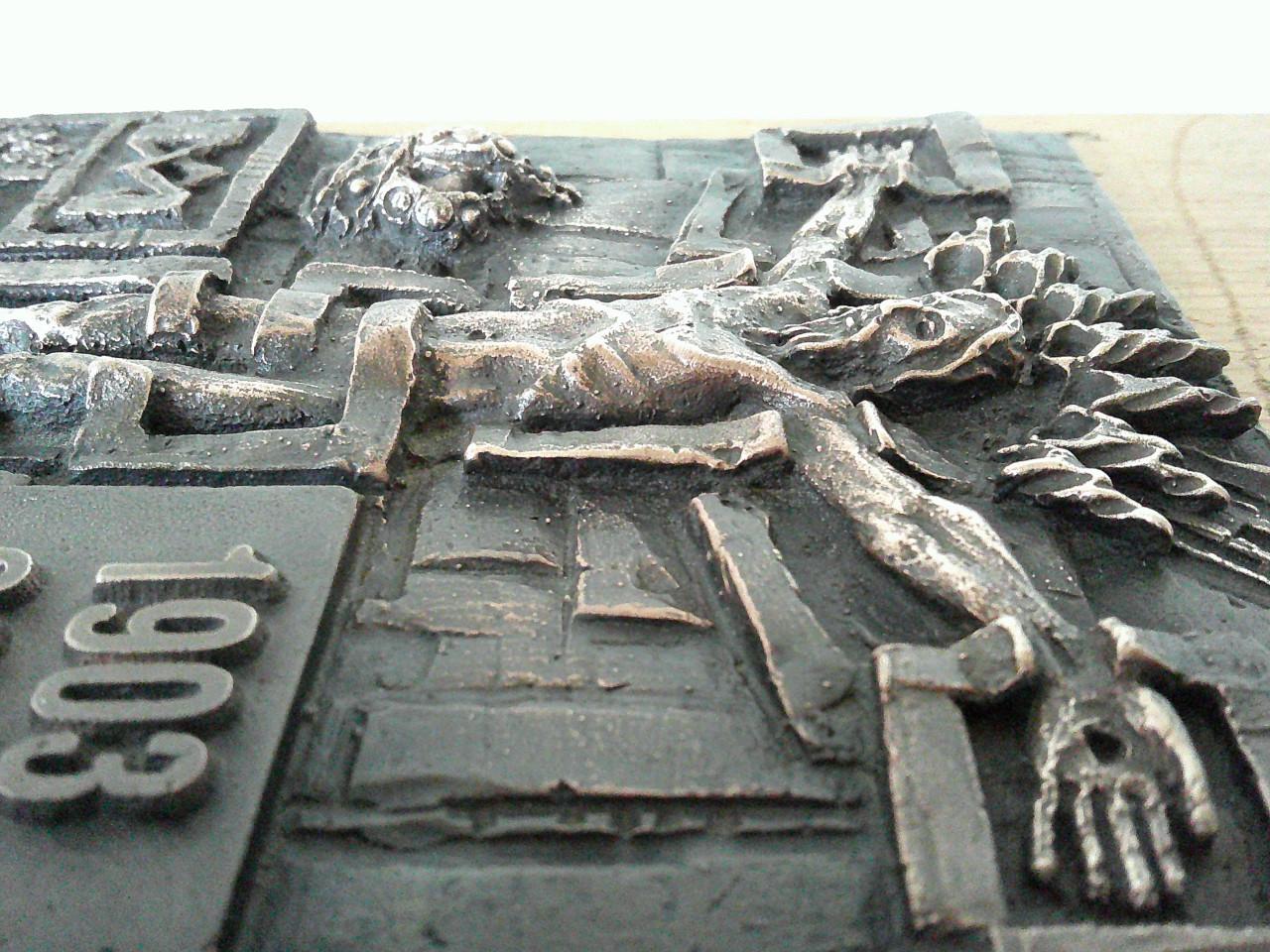 ZWAAR BRONZEN PLAQUETTE KRUISIGING, SPAANSE KUNSTENAAR