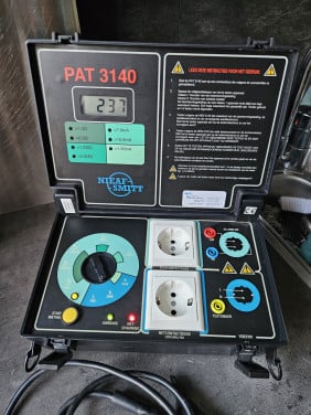 Werkende zeer nette Nieaf Smitt safetypat 3140 Apparaat Tester....