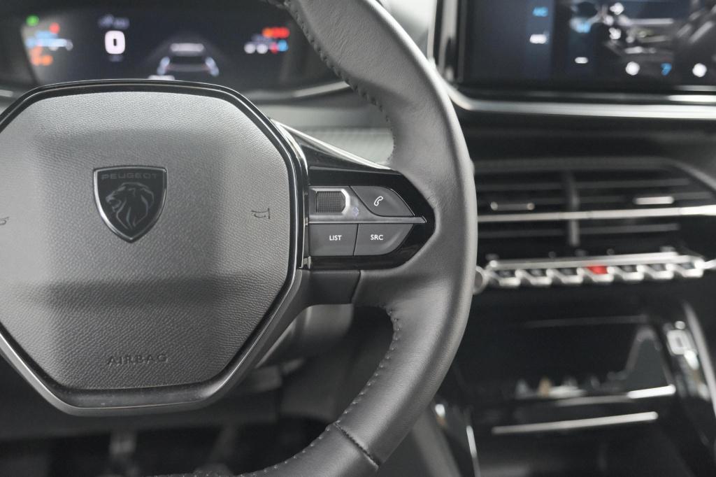Peugeot 2008 puretech 100 allure | camera | navigatie | apple carplay | par