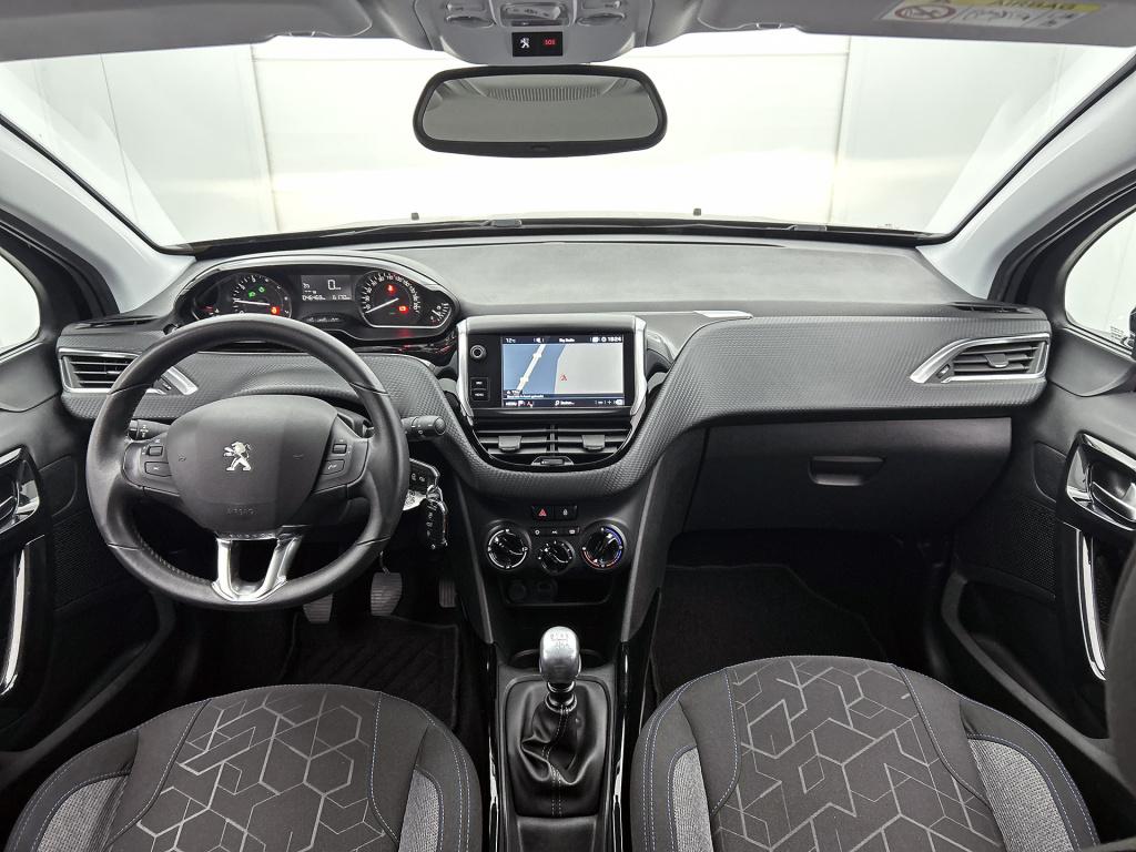 Peugeot 2008 110 pk signature | rijklaar | navigatie | parkeersensoren | lm