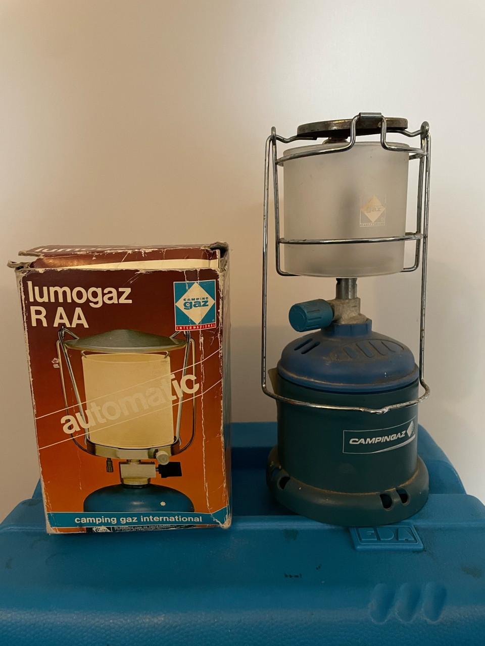 Div. camping spullen tegen leuk bod!