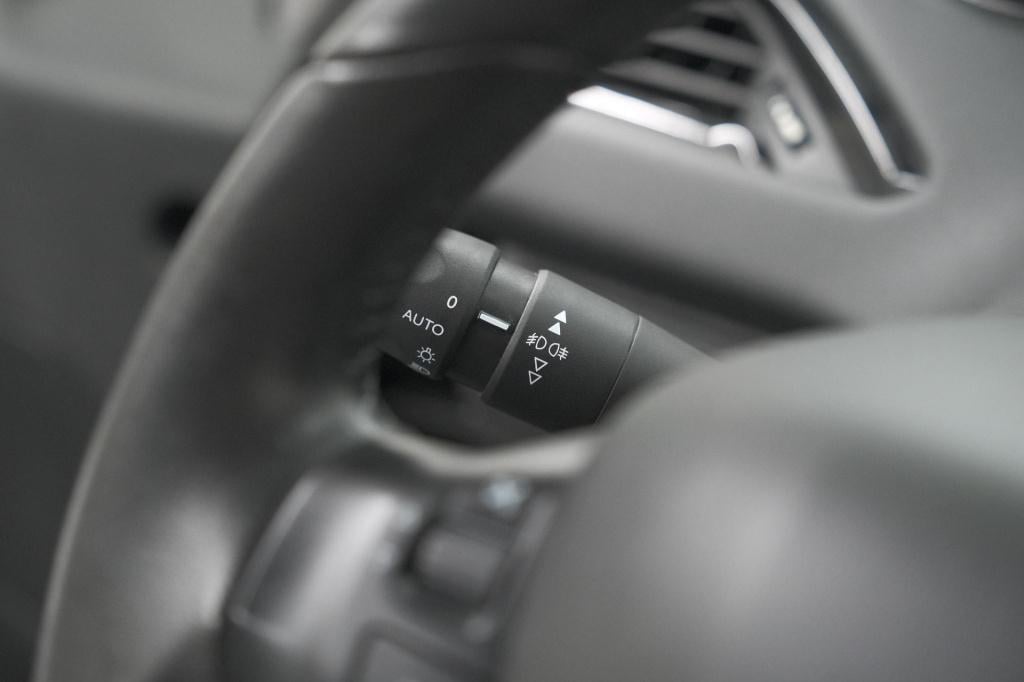 Peugeot 208 puretech 82 signature | apple carplay | parkeersensoren | navig