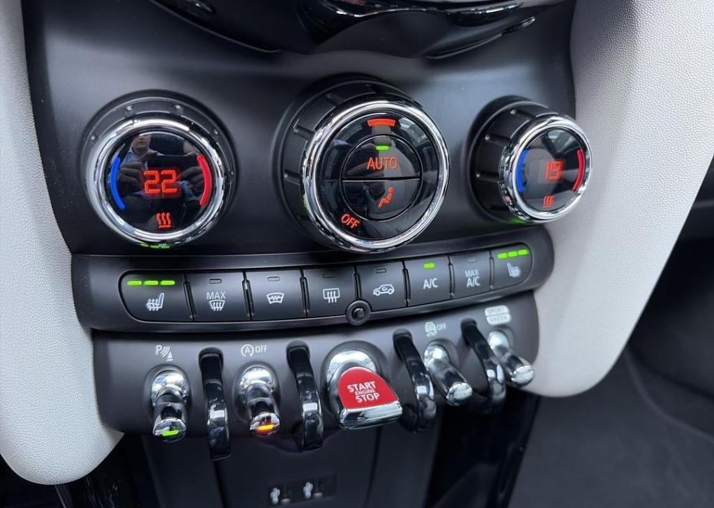 Mini Cooper mini 1.5 60 years edition - automaat / hud / panorama dak / sto