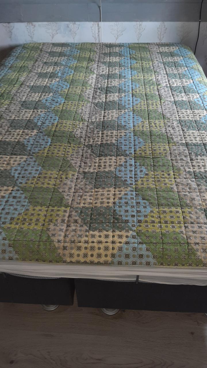 Plaid ,sprei , laken , 2 2pers. hoeslaken ,vliegen gordijn ,  gordijnen
