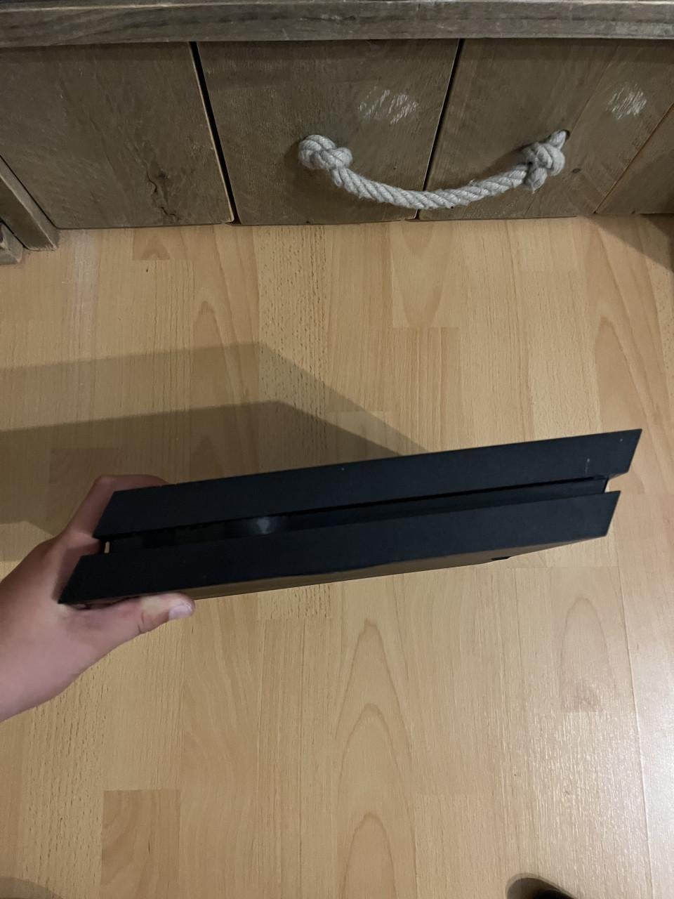 PlayStation 4 1TB met controller, oplaaddock en 3 spellen (Alleen ophalen)