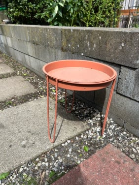 Tafeltje voor buiten (terra kleur)