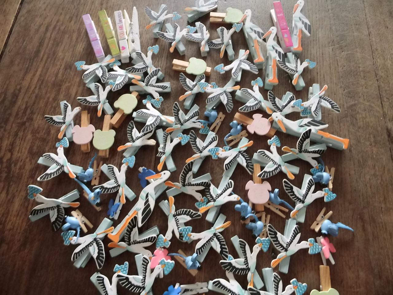 80 Knijpertjes voor kaarten.