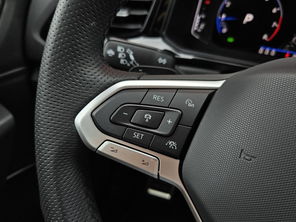 Volkswagen T-roc 1.5 tsi r-line business | acc | trekhaak | keyless