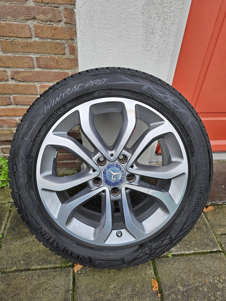 17" Mercedes Breedset Winterbanden + TPMS | Vredestein