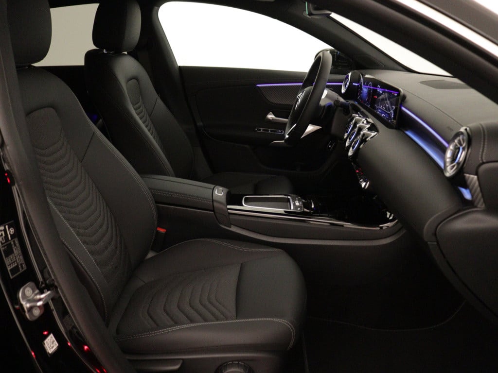 Mercedes-Benz Cla shooting brake 180 star edition luxury line | trekhaak | 