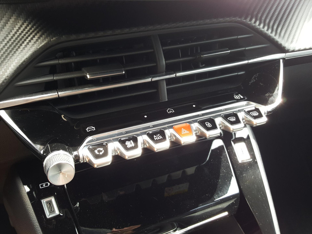 Peugeot 2008 allure 1.2 puretech 100pk navigatie | achteruitrijcamera | app