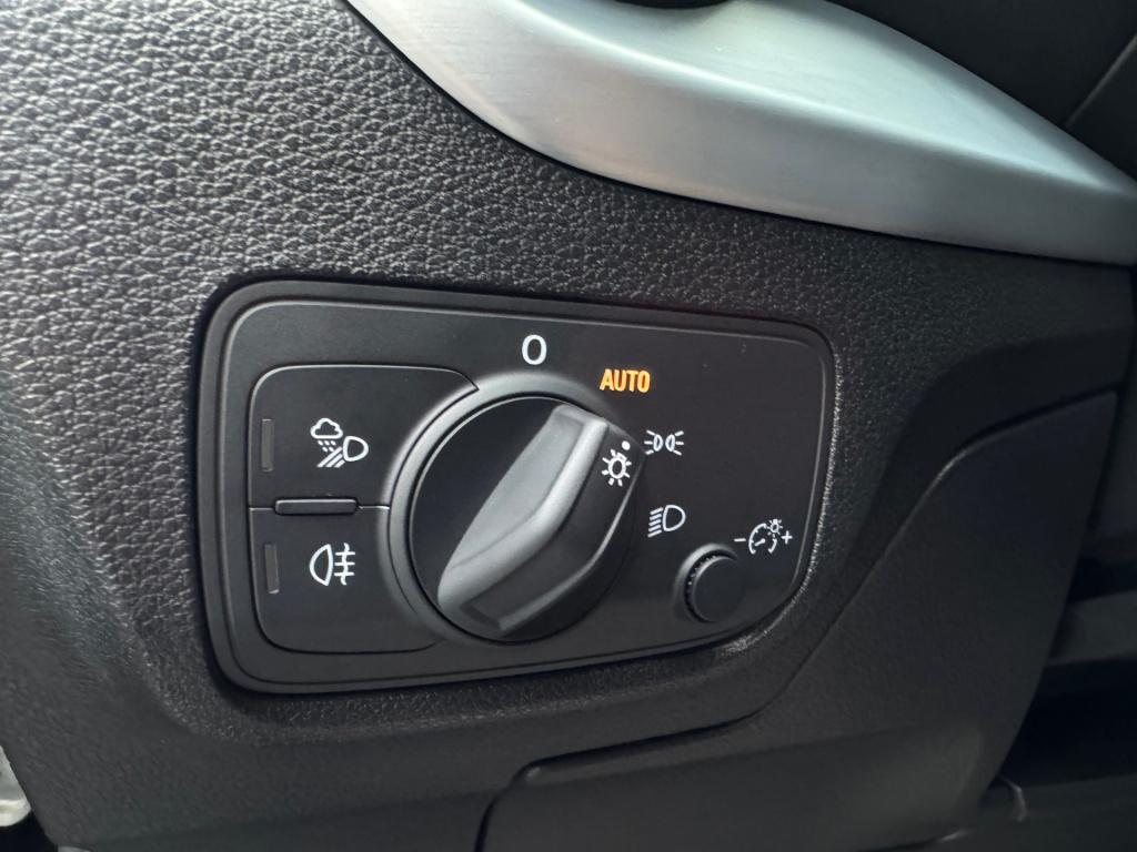 Audi Q2 35 tfsi sport * black pack * keyless * matrix led * stoelverwarming