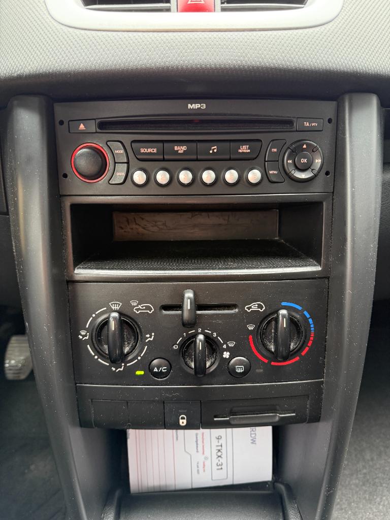 Peugeot 207 1.4 look - airco - nieuwe koppeling