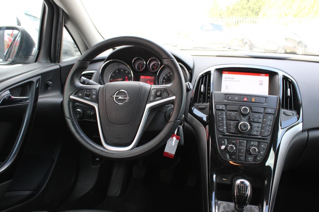 Opel Astra 1.4 turbo sport +