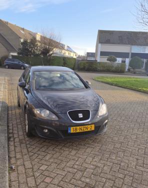 Mooie Zwarte Seat Leon 2011 1.6 benzine 5 deurs airco cruise trekhaak