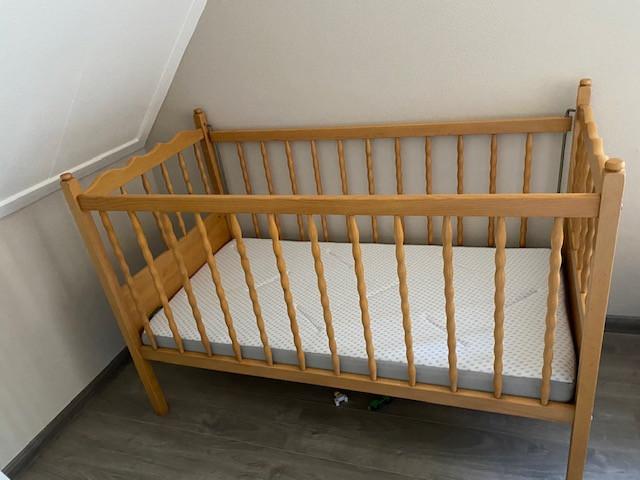 Kinderledikantje met matras