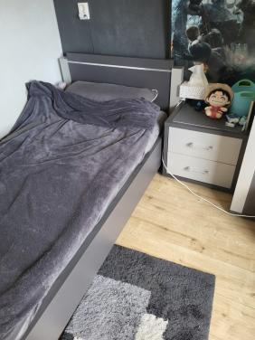Te koop 1 persoons bed  met toebehoren