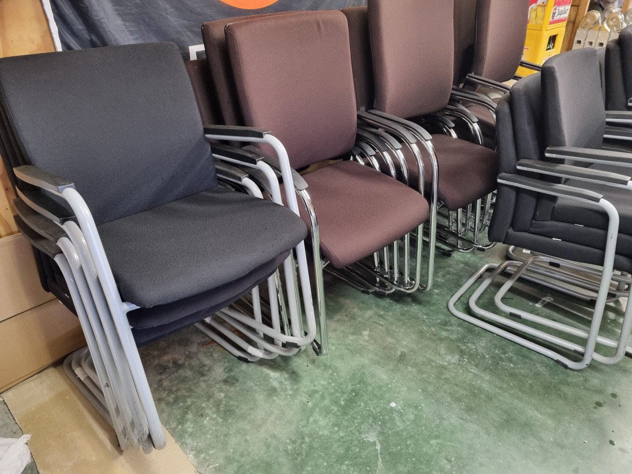 Vergaderstoelen merk Beta met verstelbare rugleuning en stapelbaar