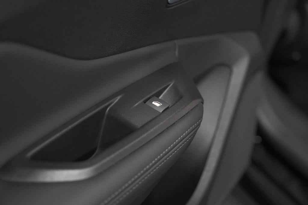 Peugeot 408 hybrid 136 e-dcs6 allure | 360 camera | navigatie | parkeersens