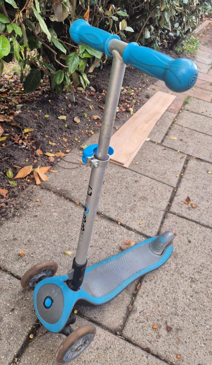 Kinder fiets 12 inch met zijwieltjes, en een step