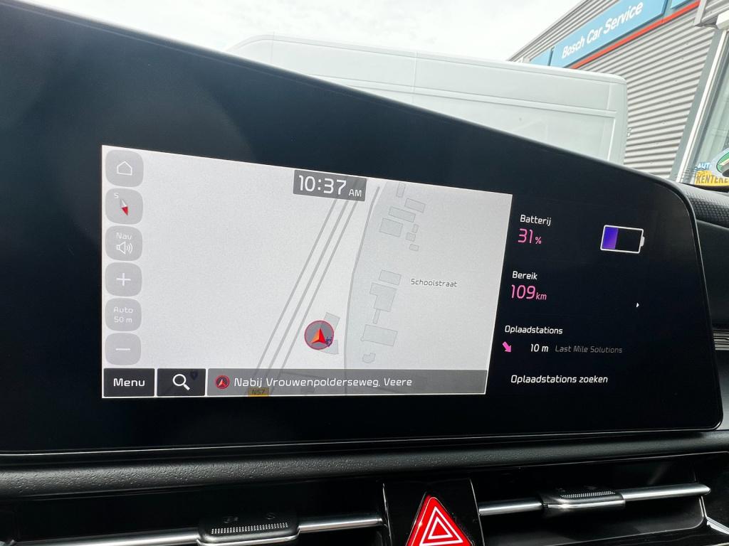 Kia Niro Ev executiveline 64.8 kwh full option, trekhaak afn. pearl white