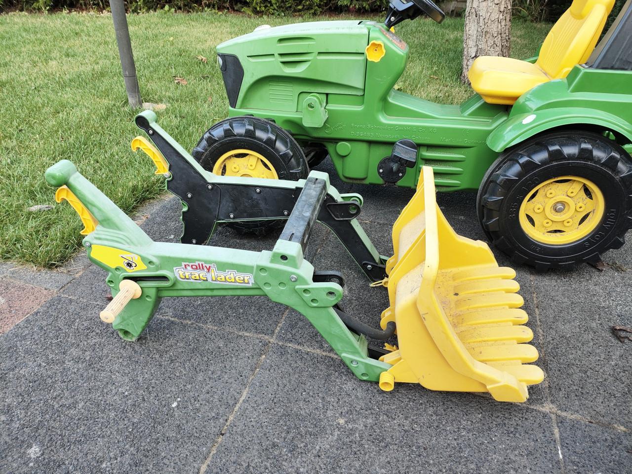 John Deere traptractor
