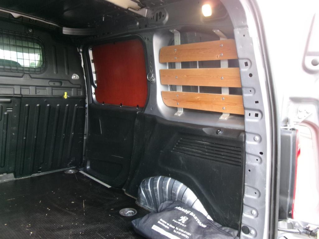 Peugeot Partner 1.5 bluehdi 75 airco, trekhaak, 3-zits