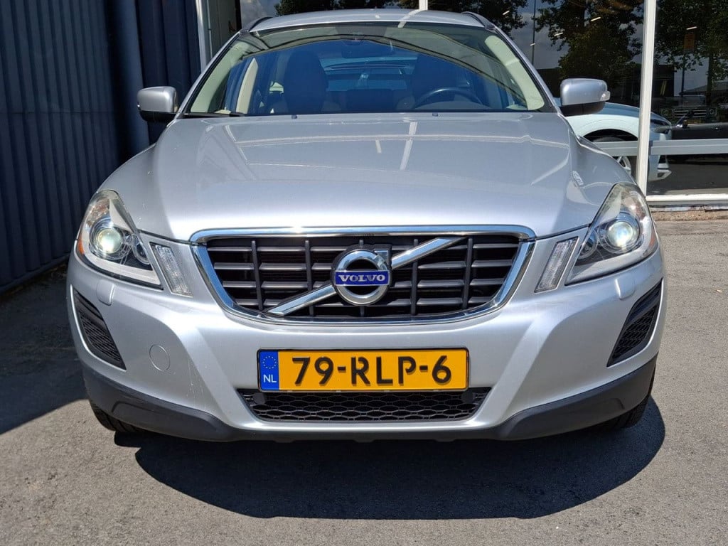 Volvo XC60 2.0 t5 kinetic xenon | leder | dealer onderhouden!