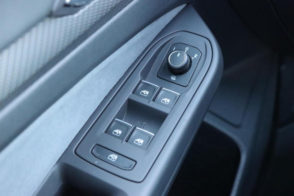 Volkswagen Golf 1.5 etsi r-line 130pk dsg7