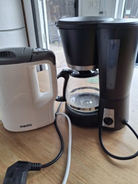 Waterkoker en koffiezetapparaat voor op de camping