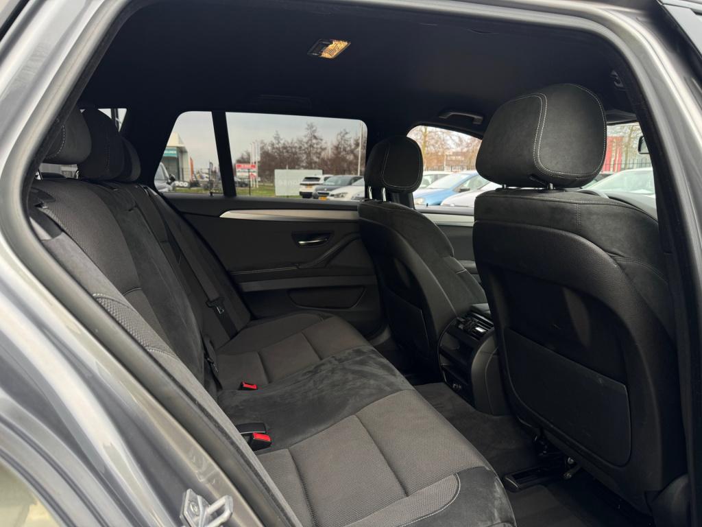 BMW 5 Serie touring 520i executive * m-pakket * navigatie * 20 inch * nap