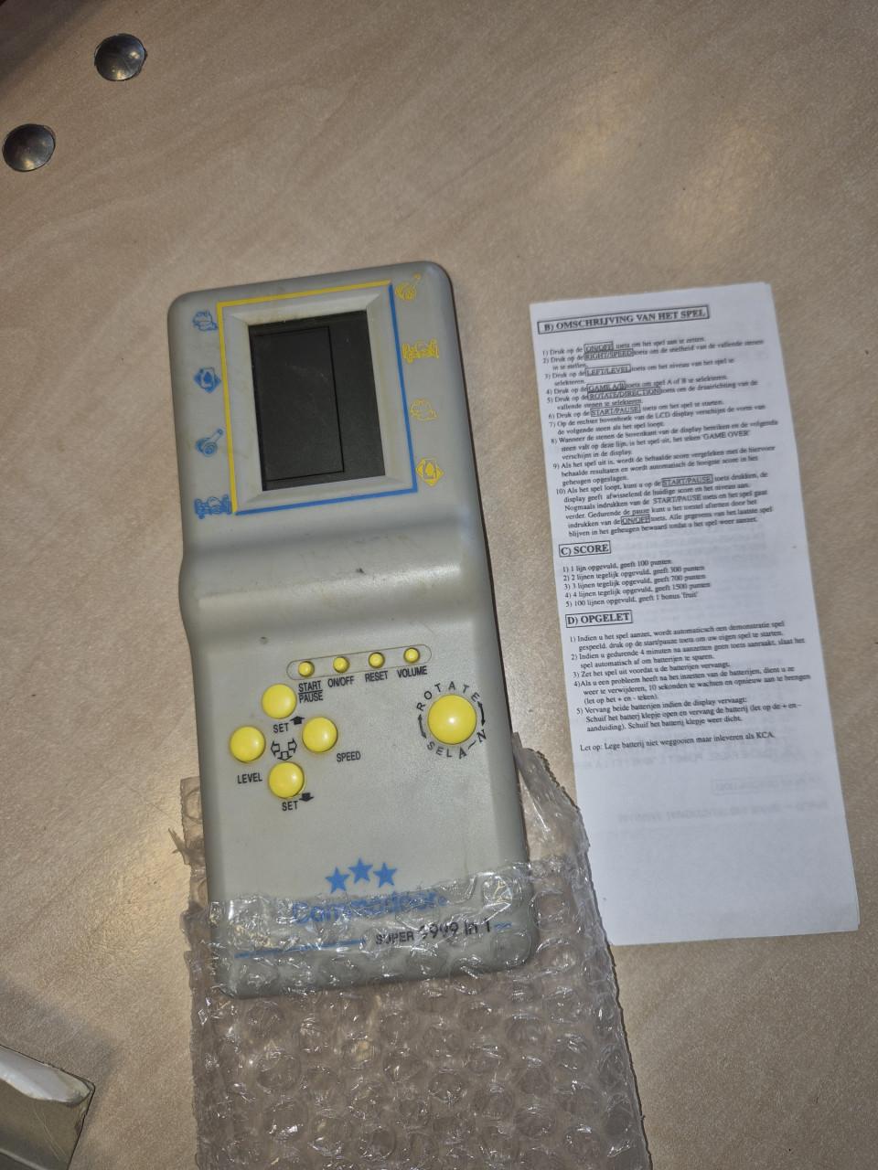 Commodoor Super 9999 in 1 spelcomputer te koop