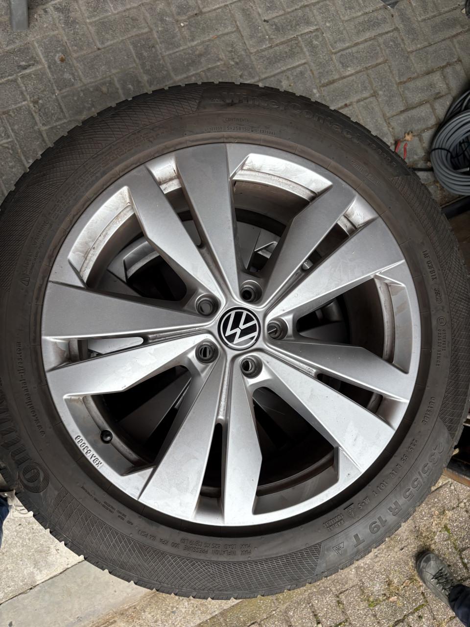 4 winterbanden Continental TS850 P255/VW