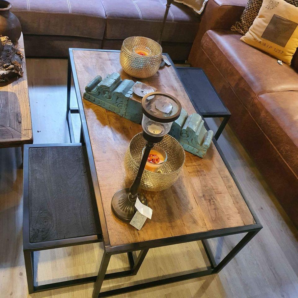 NACHTKASTJES MAAR OOK DEZE MOOIE 3 DELIGE SALONTAFELSET VOOR MAAR €239,-