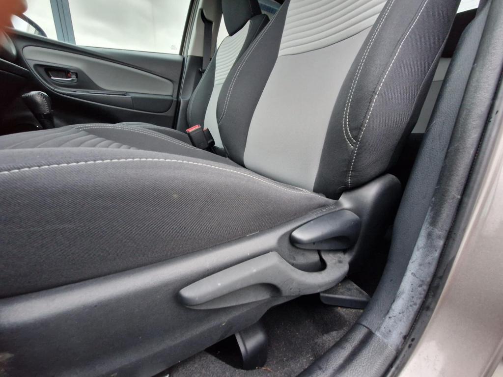 Toyota Yaris 1.5 hybrid dynamic | automaat | navi| rijstrookwaarschuwing | 