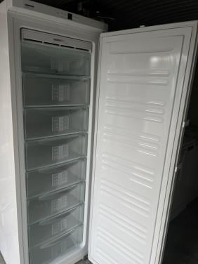 Liebherr NoFrost hoge Vrieskast 185x60 cm. Inhoud vriezer 304 liter